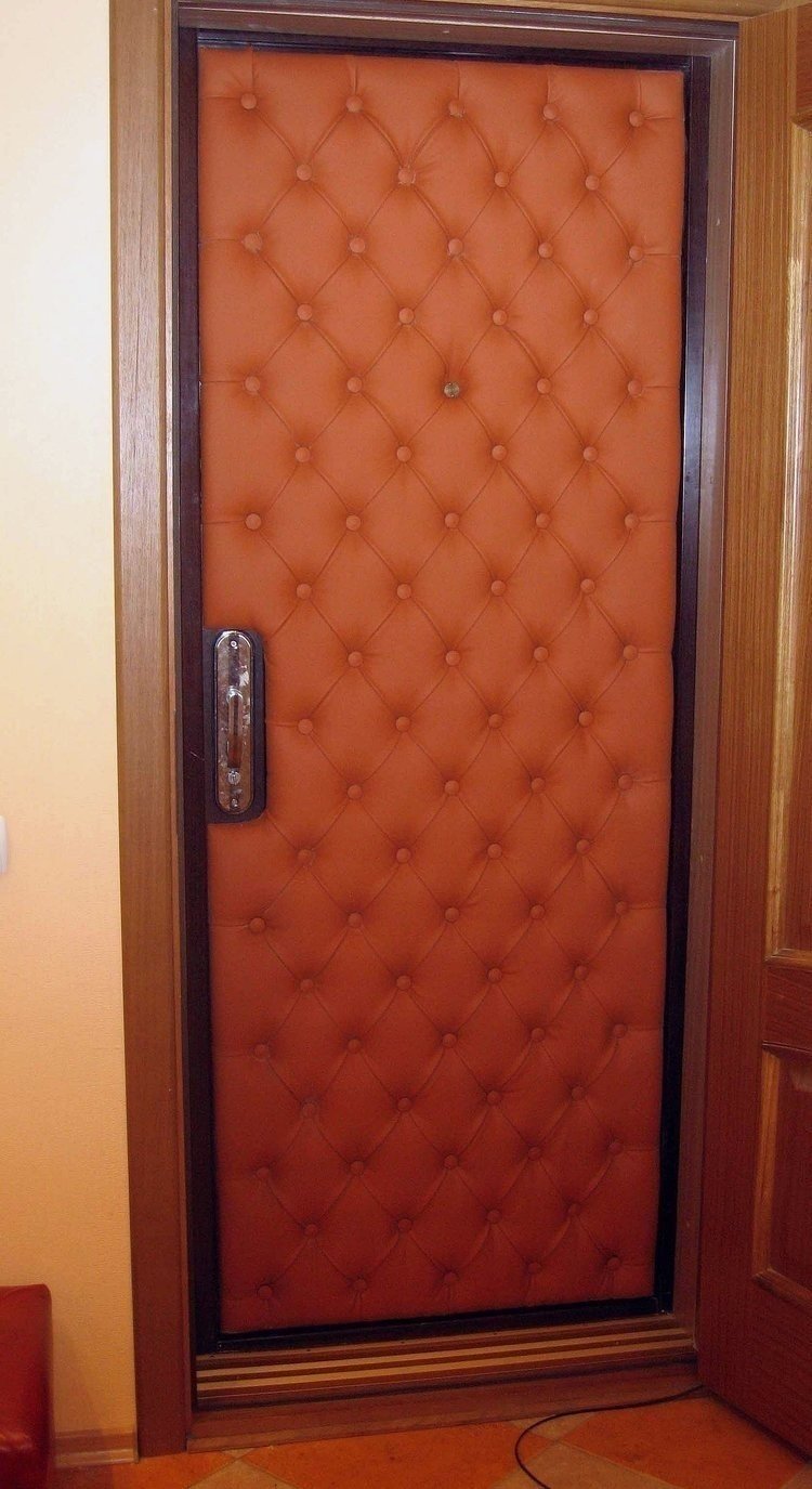 Обивка деревянной двери дермантином