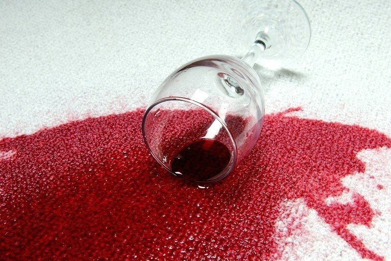 Отстирать красное вино