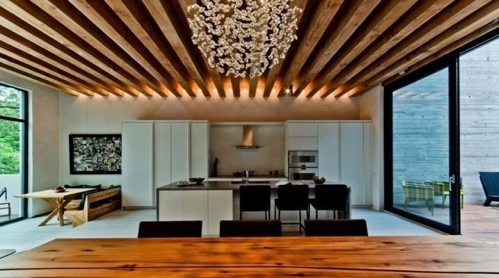 Потолок деревянный реечный в современном стиле