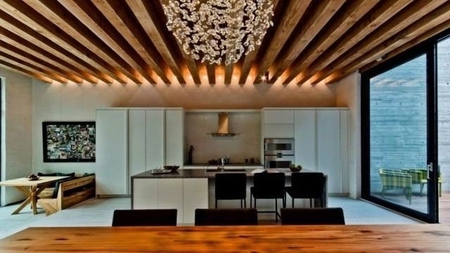 Деревянный потолок в квартире