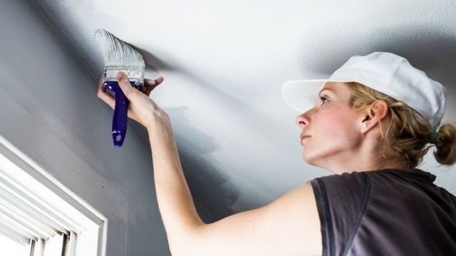 Экономия на ремонте – как покрасить стены и потолок