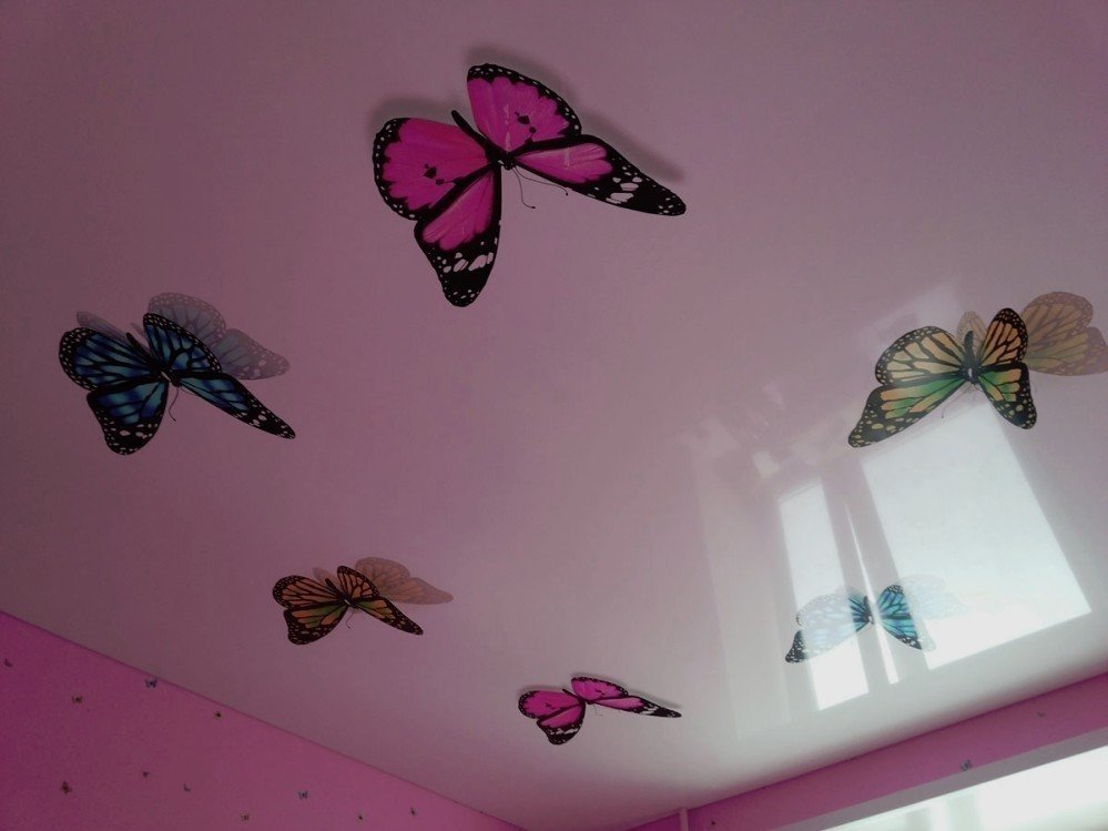 Детский потолок бабочка в нем самый красивый потолков
