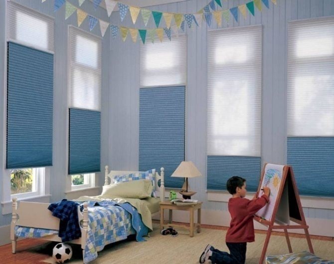Рулонные шторы в интерьере детской