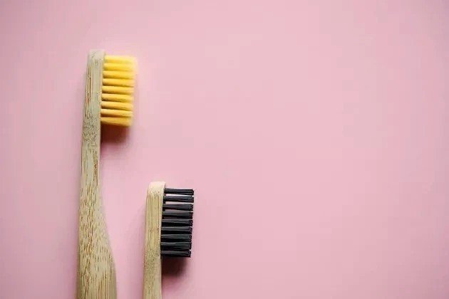Бамбуковая зубная щетка разные цвета