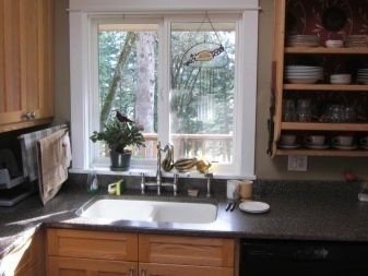 Маленькая кухня с окном