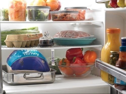 Сложить продукты в холодильник
