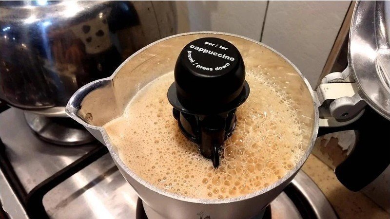 Гейзерная кофеварка для капучино