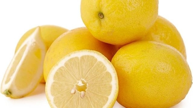 Как почистить микроволновку с помощью лимона