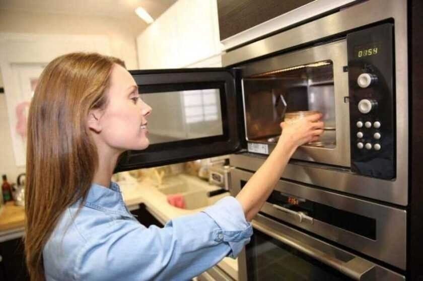 Микроволновая печь и человек