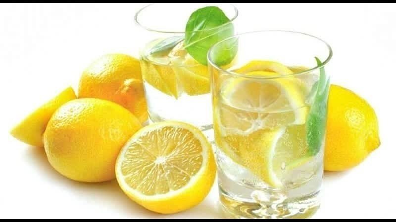 Стакан воды с лимоном