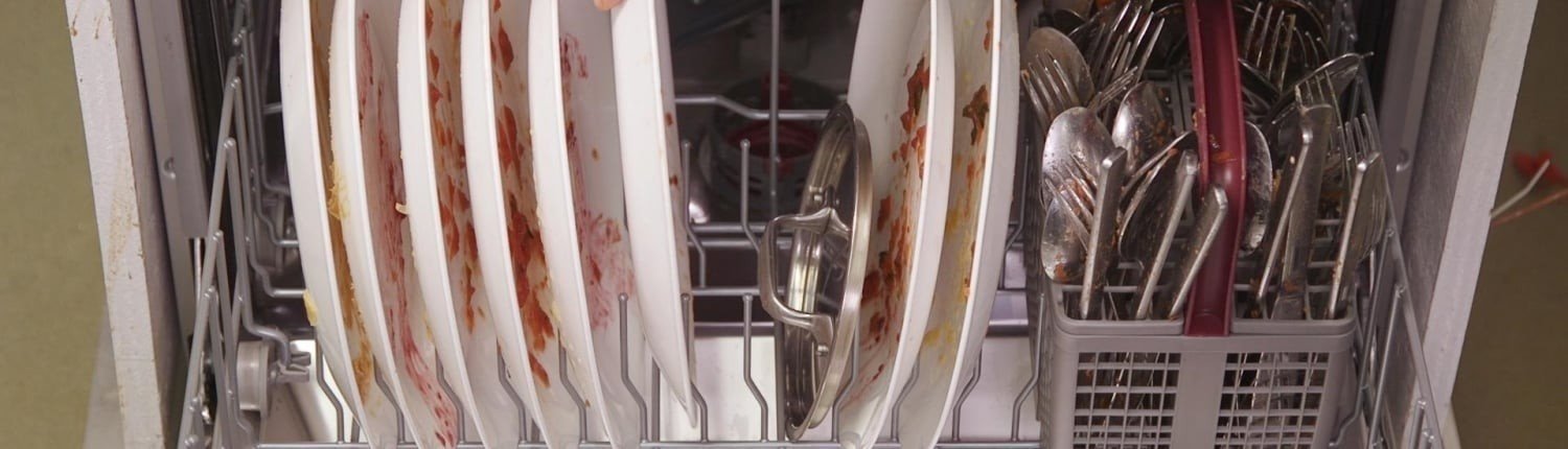 Загрузка посуды в посудомоечную машину indesit