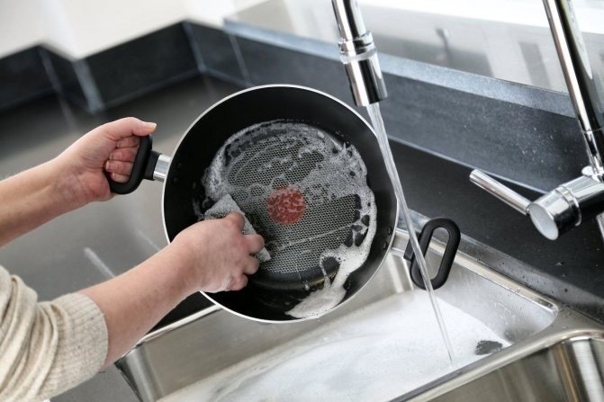 Для мытья и чистки посуды