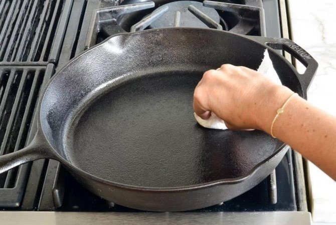Покрытие чугунной сковороды