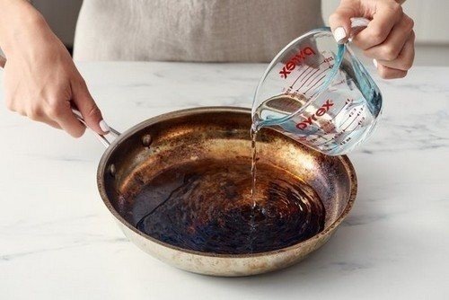 How to clean a burnt pot or pan with baking soda