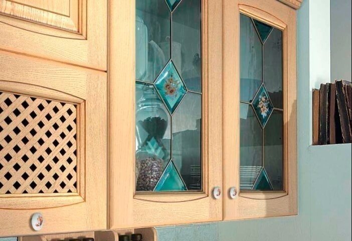 Дверки для кухонного гарнитура со стеклом