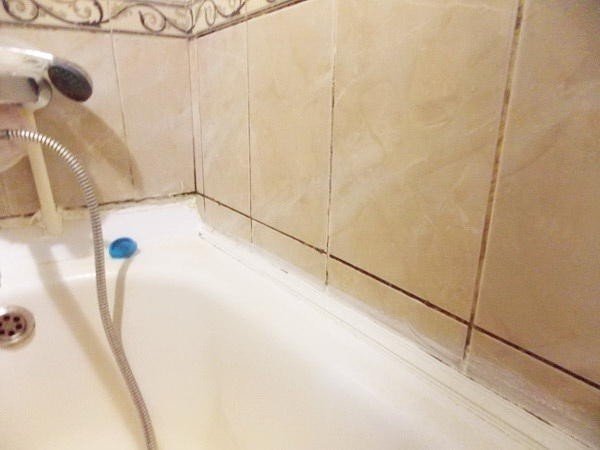 Известковый налет на плитке в ванной