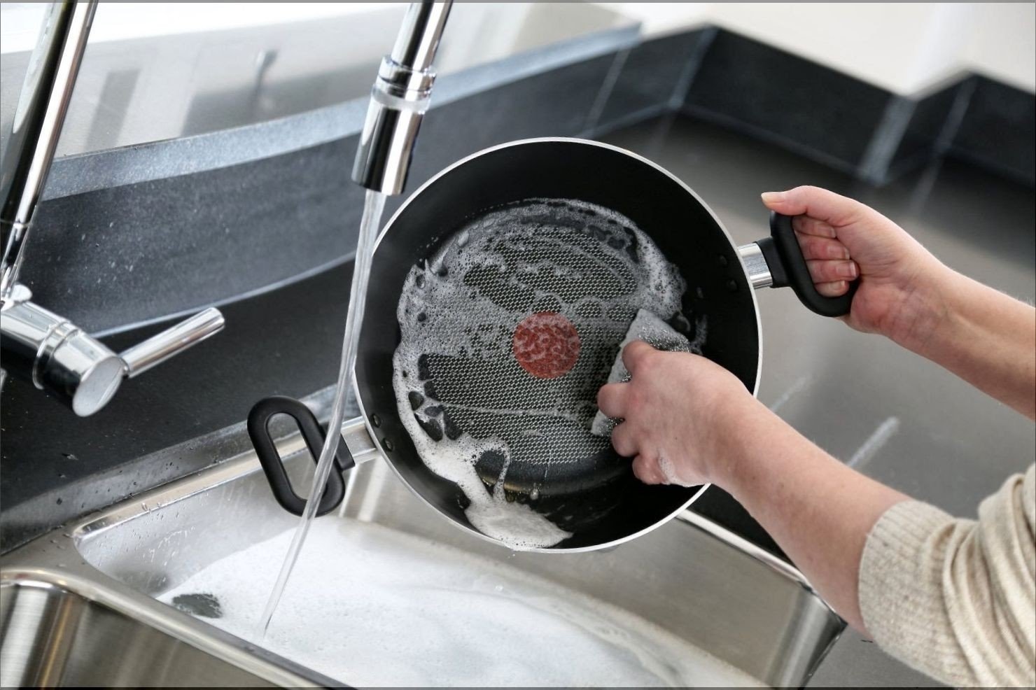 Средства для чистки сковороды с антипригарным покрытием