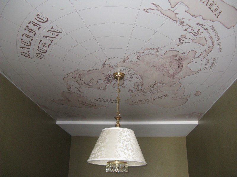 Натяжные потолки с рисунком карты