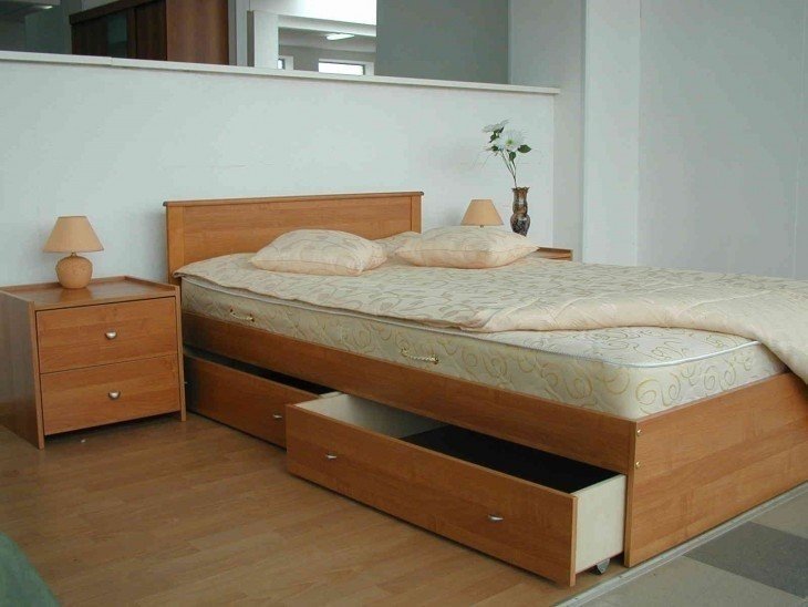 Двуспальная кровать с ящиками для хранения