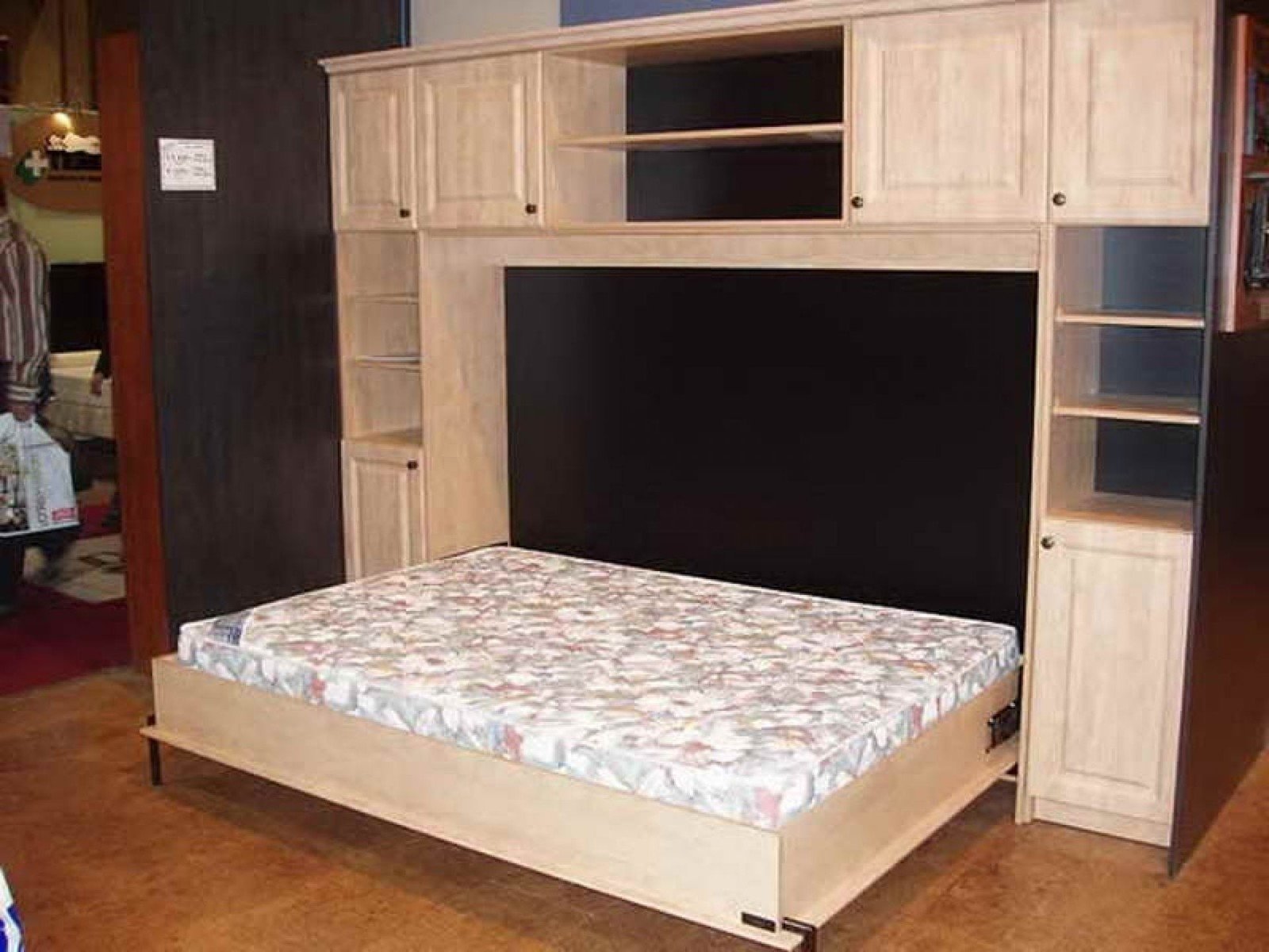Двуспальная кровать со шкафом сбоку
