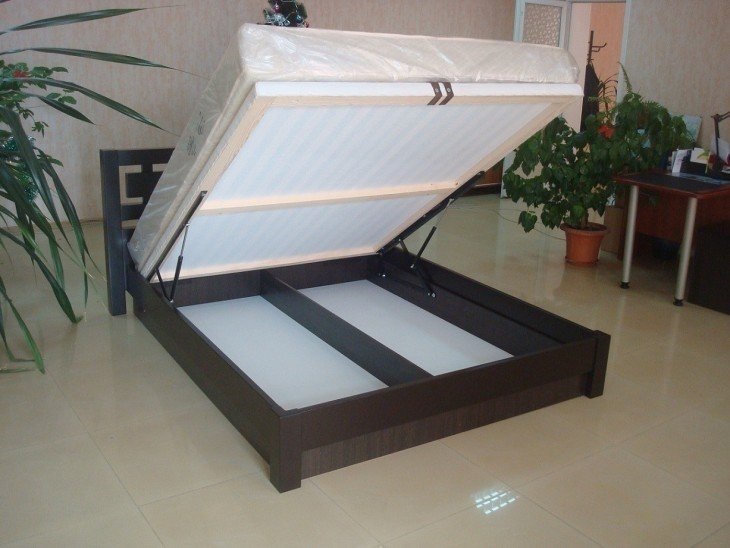 Кровать двуспальная фирма сакура с подъемным механизмом