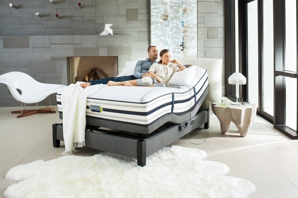 Двуспальная кровать с электроприводом и массажем для спальни