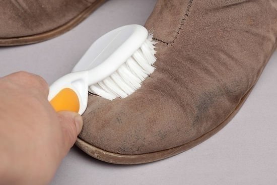 Восстановление замши на обуви