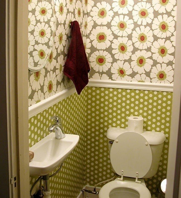 Дизайн туалета с обоями