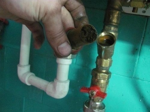 Слабый напор горячей воды в газовой колонке бош