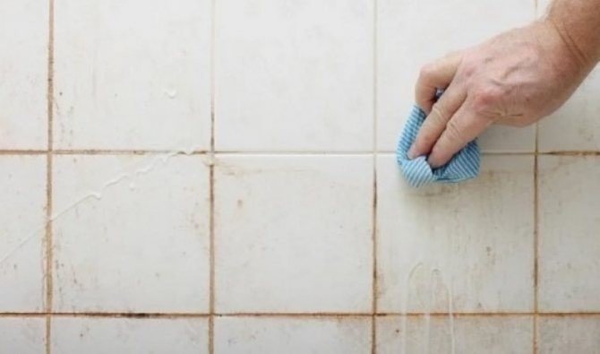 Средство для чистки плитки в ванной