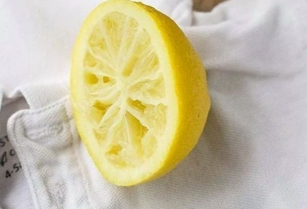Лимонный сок от пятен