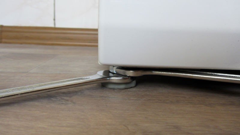 Ключ для регулировки ножек стиральной машины
