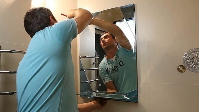 Cпособы крепления зеркала в ванной