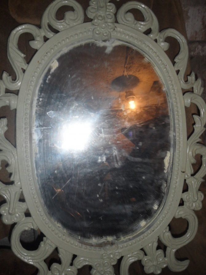 Зеркало с подставкой старинное